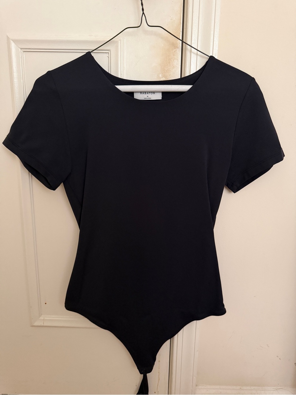 Aritzia Babaton Contour Black Short-Sleeve Bodysuit